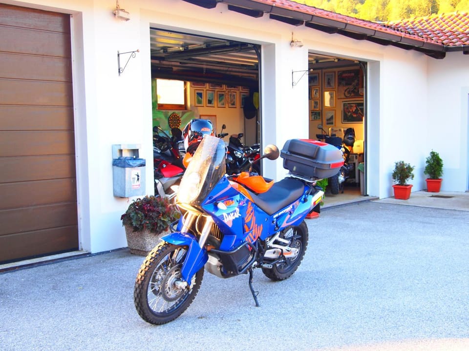 On site, Area and facilities