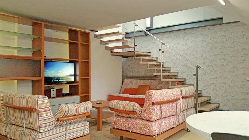 TV and multimedia, Living room, Seating area