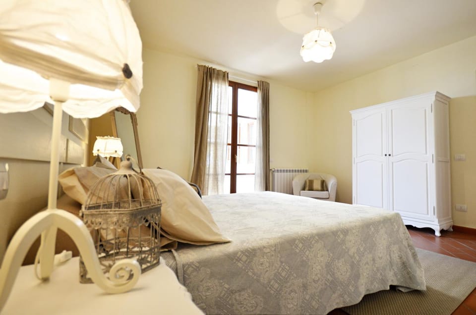 Photo of the whole room, Bedroom, Family