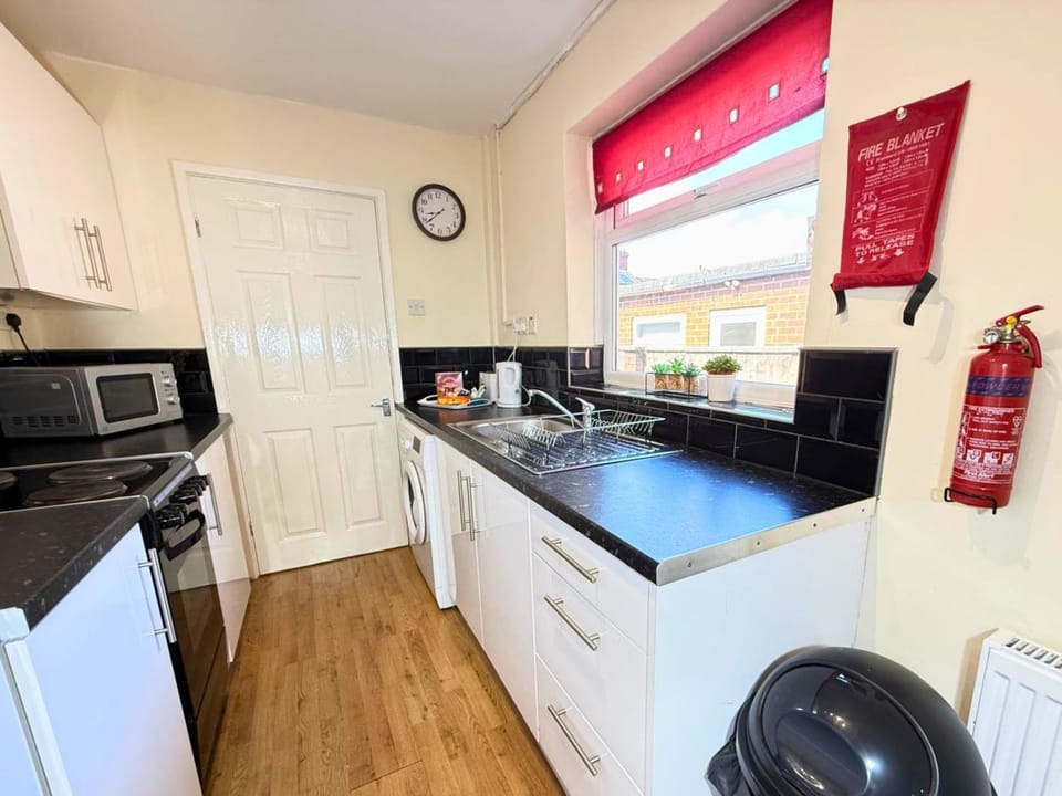 Kitchen or kitchenette, kitchen