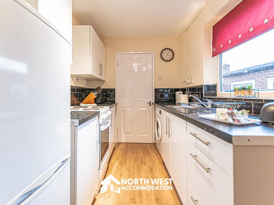 Kitchen or kitchenette, oven, stove