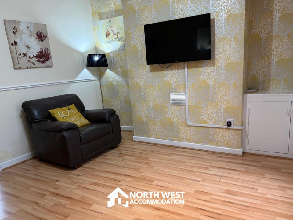 Communal lounge/ TV room, TV and multimedia, Living room, Seating area