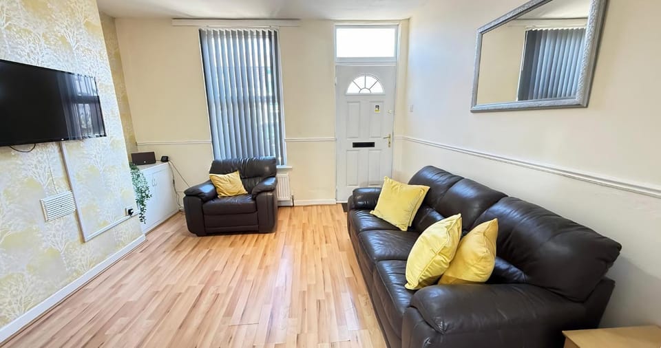 Communal lounge/ TV room, Living room