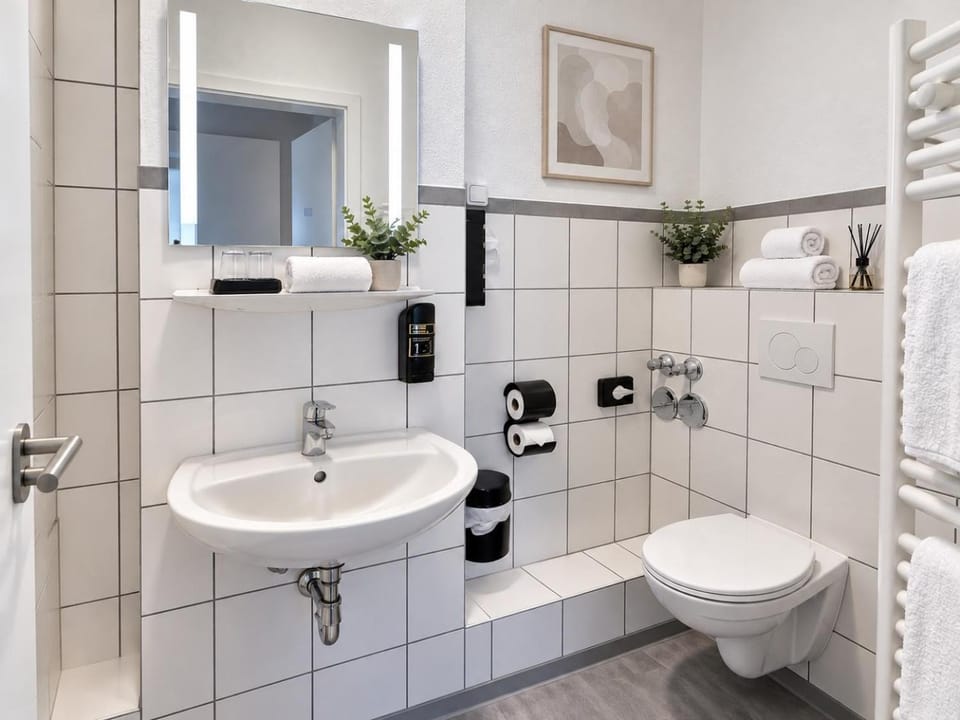 Shower, Toilet, Bathroom, towels