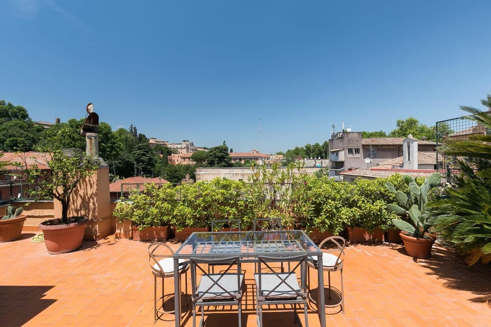 Trastevere Charming Penthouse Apartment in Rome
