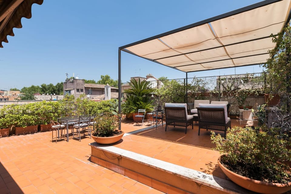 Trastevere Charming Penthouse Apartment in Rome