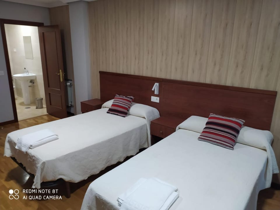 Hostal Cerecedo Bed and Breakfast in Castile and León