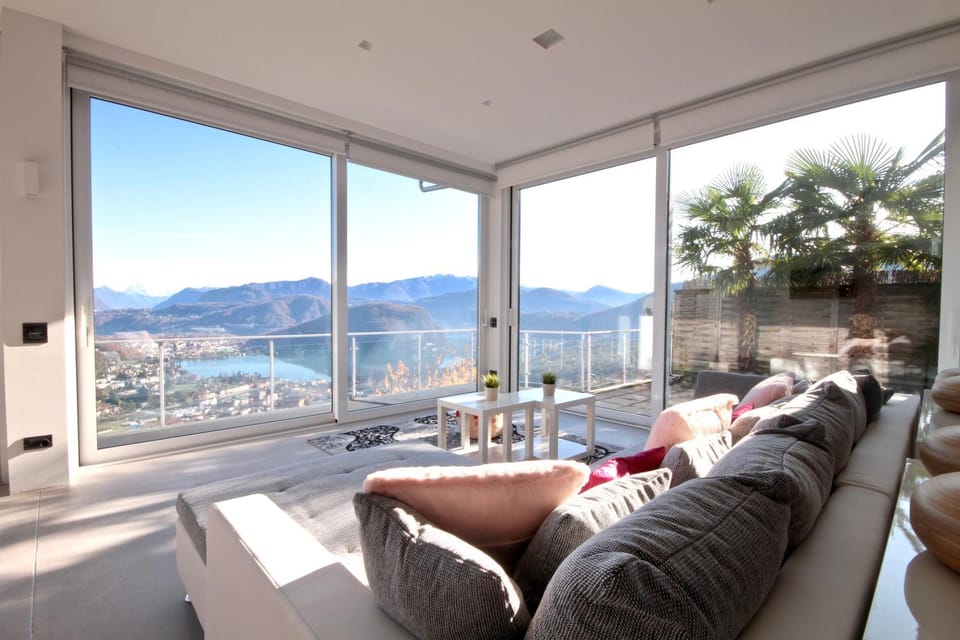 Living room, Seating area, City view, Lake view, Mountain view, River view
