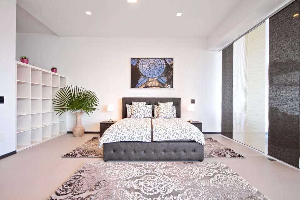 Photo of the whole room, Bedroom