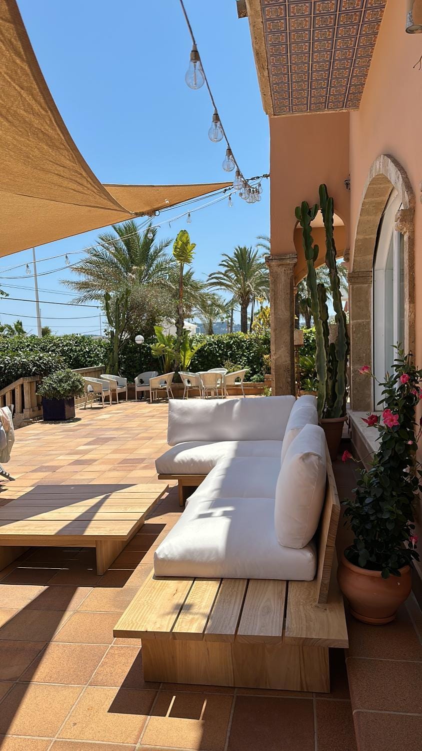 Patio, Day, Garden, View (from property/room), Balcony/Terrace, Seating area, Garden view, sunbed, Internal: Not applicable to any particular room