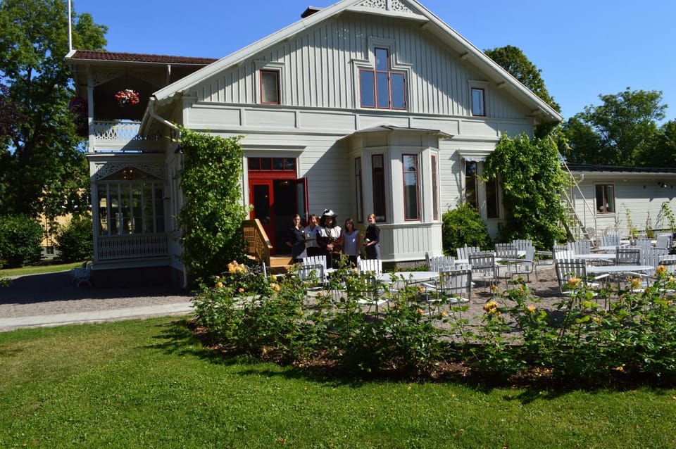Restaurant/places to eat, Garden, Food