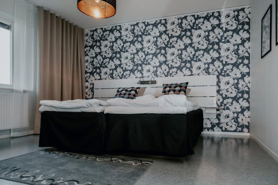 Property building, Bed, Photo of the whole room