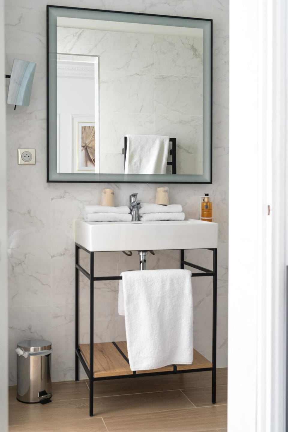 Bathroom, towels