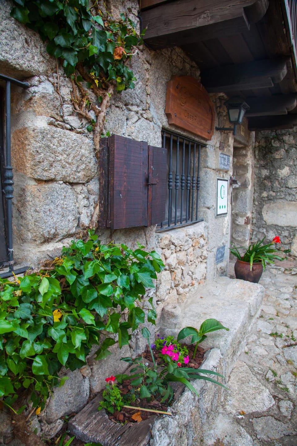Facade/entrance, Off site