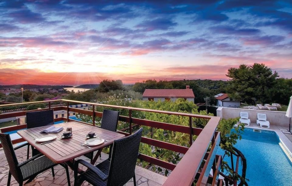 Patio, Natural landscape, View (from property/room), Balcony/Terrace, Pool view, Sea view, Swimming pool, Sunset, sunbed