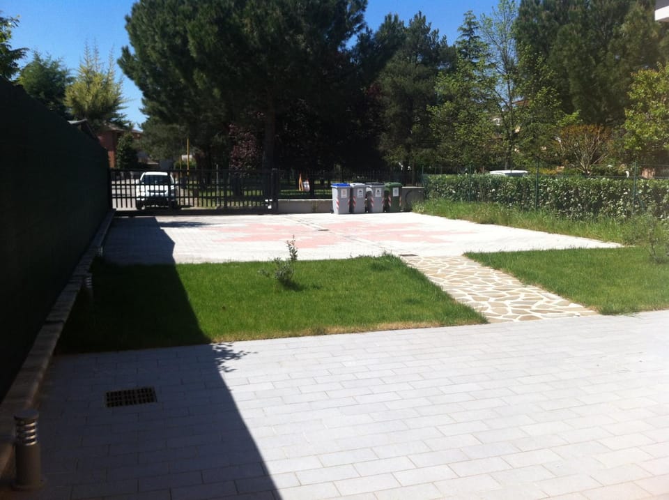 Property building, Day, Garden, Other, On site, Area and facilities, Parking