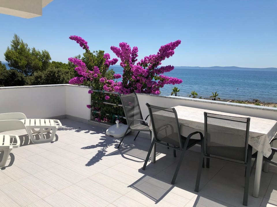 View (from property/room), Balcony/Terrace, Sea view