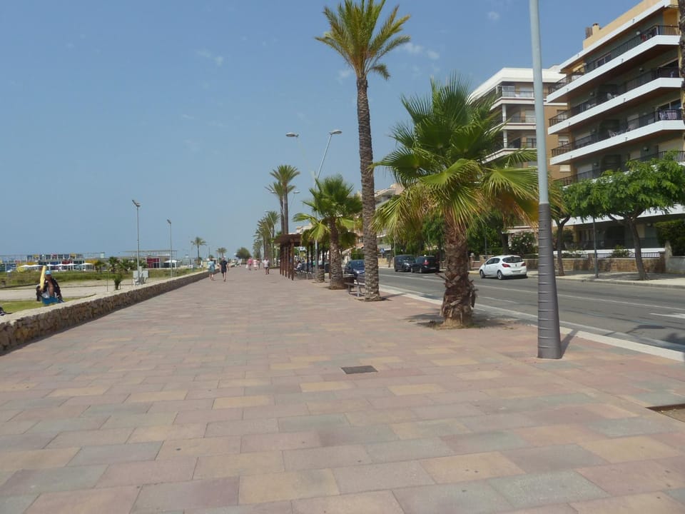 Neighbourhood, Beach