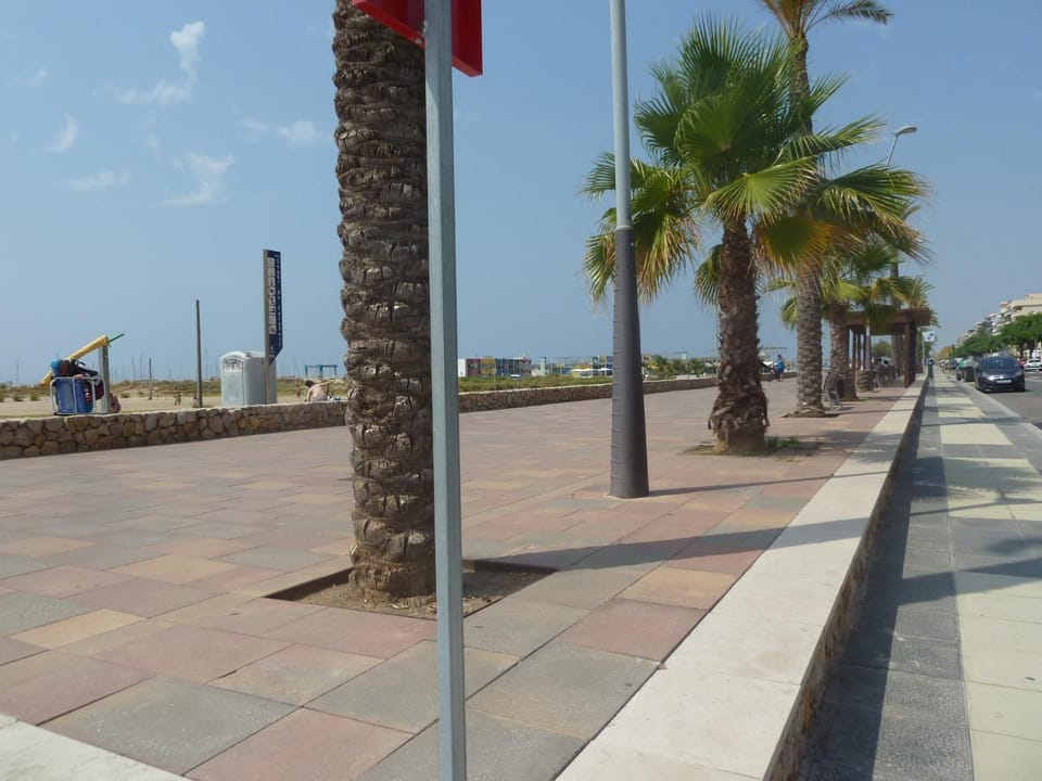 Neighbourhood, Beach