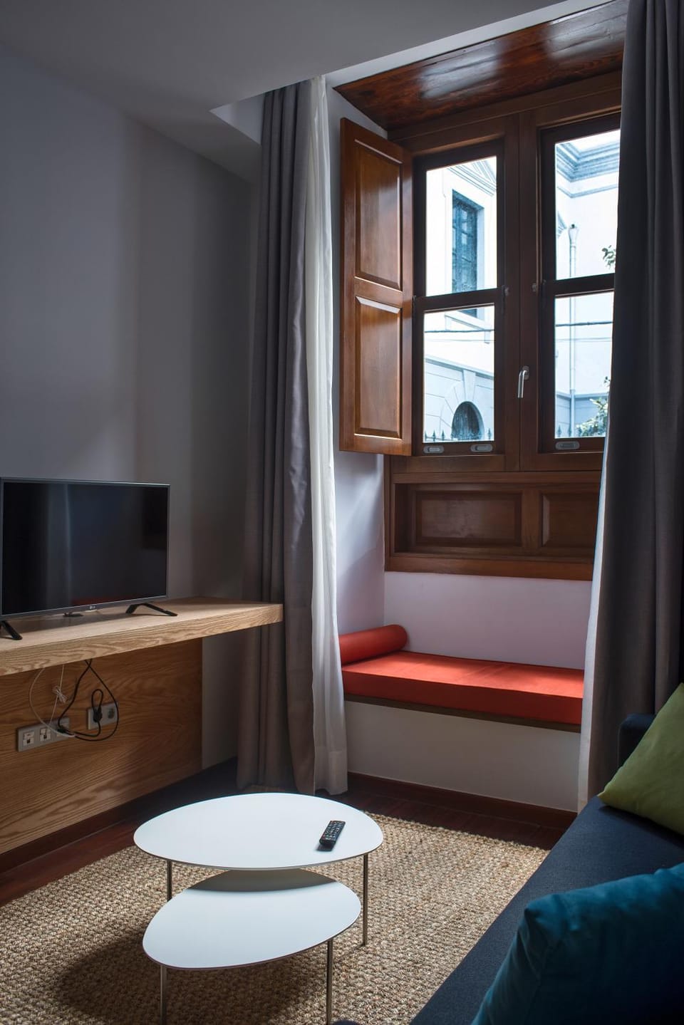 TV and multimedia, Seating area