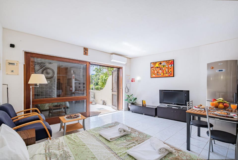 Albufeira Sun & Sea Apartment in Guia