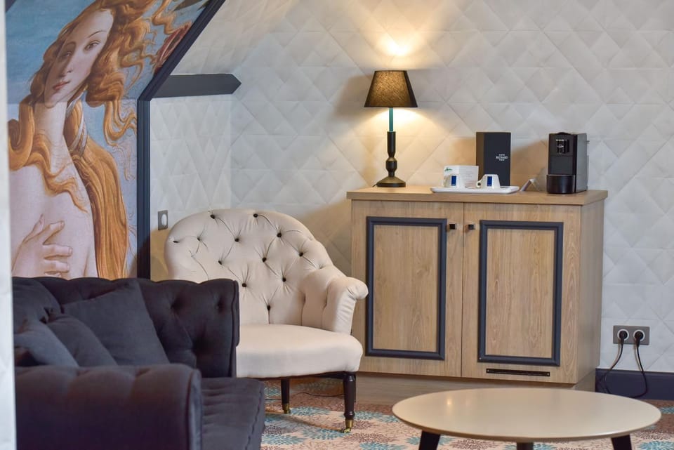 Living room, Lounge or bar, Decorative detail, Seating area