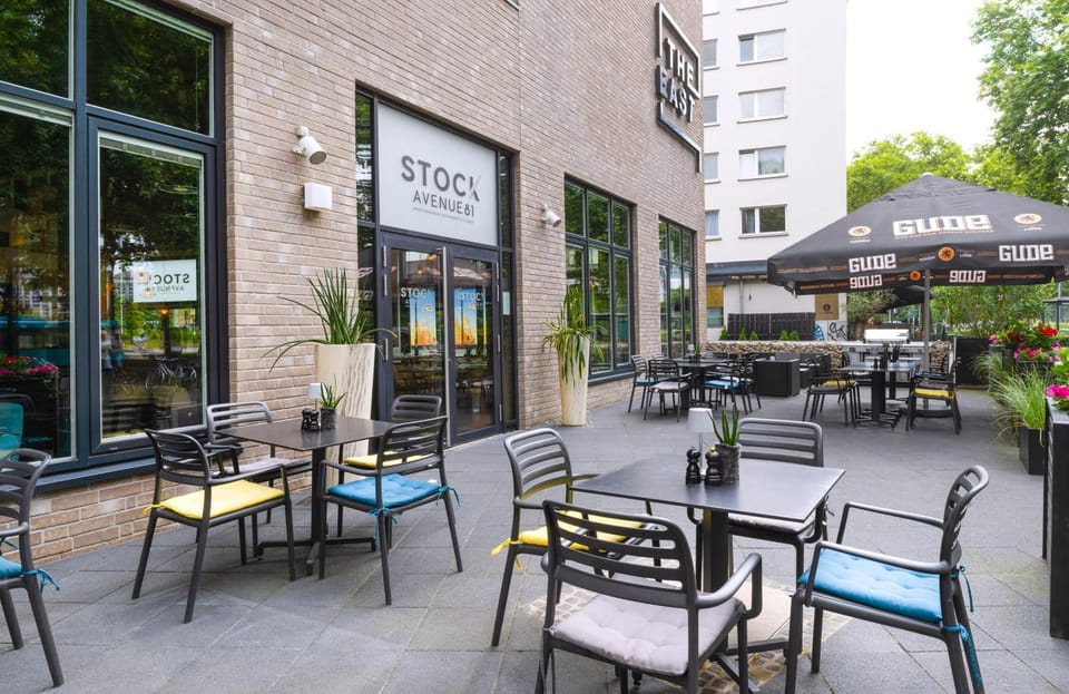 Restaurant/places to eat, Facade/entrance, Balcony/Terrace, Lounge or bar, Dining area, Drinks