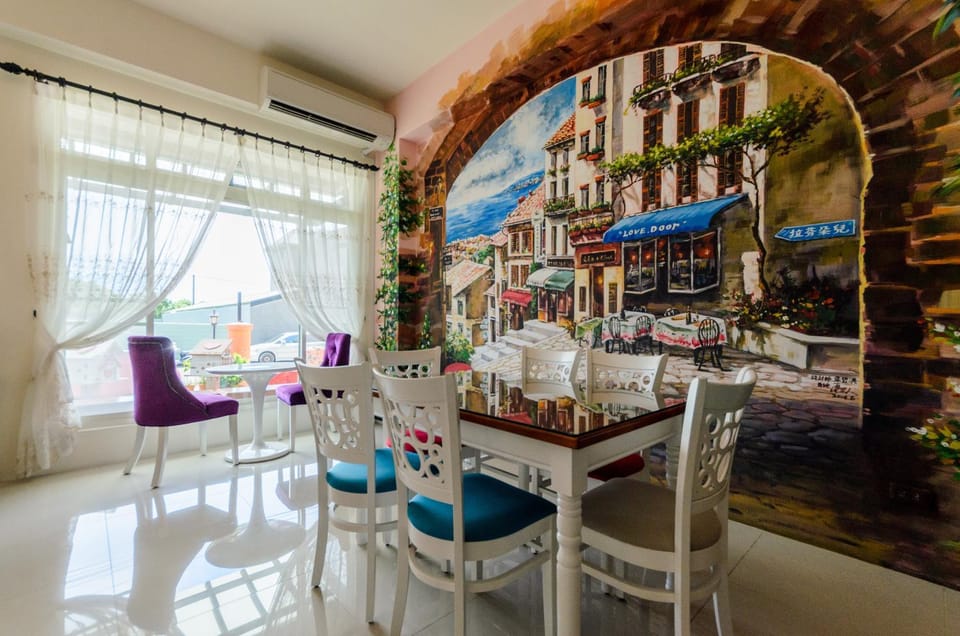 Property building, Restaurant/places to eat