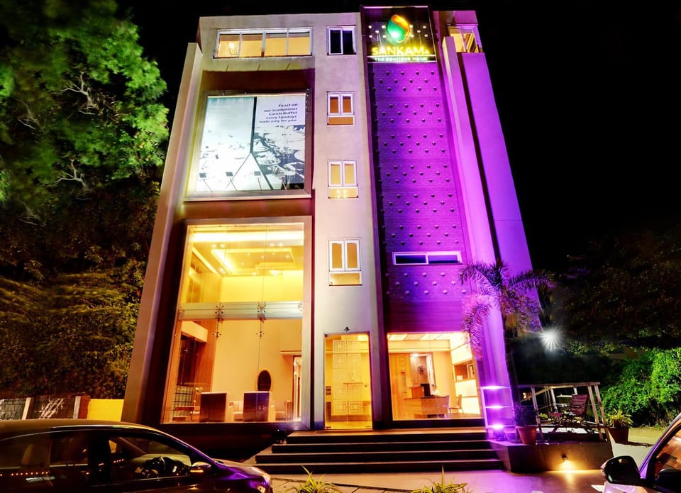 Facade/entrance