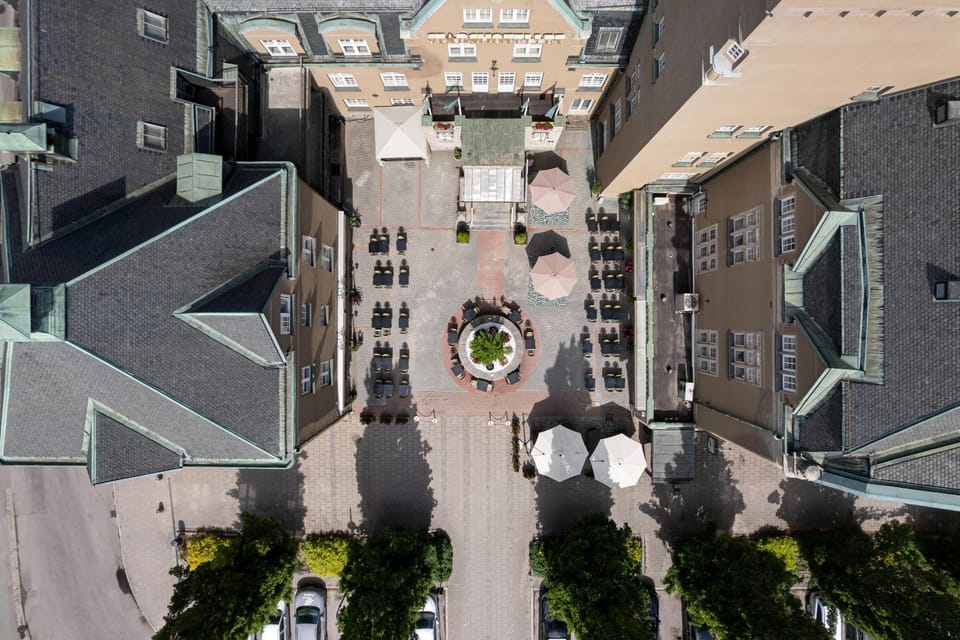Patio, Facade/entrance