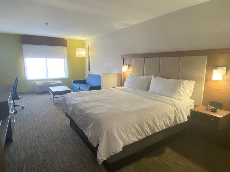 Living room, Dining area, Bedroom