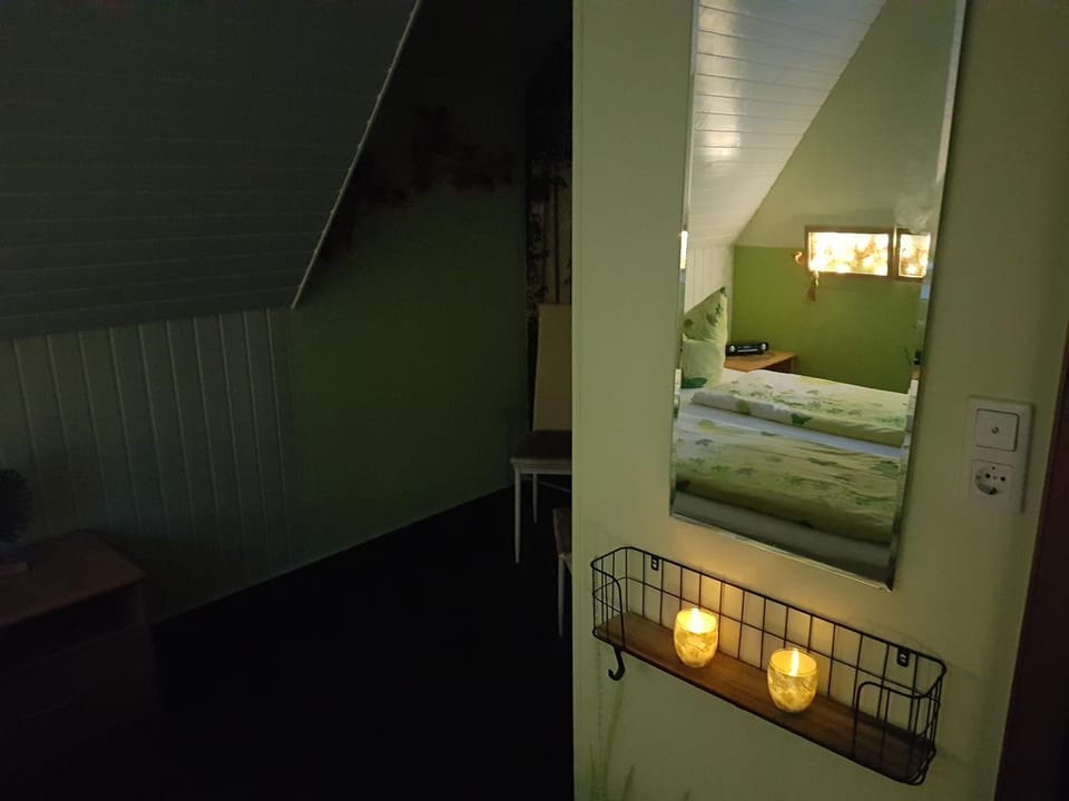 Photo of the whole room, Decorative detail
