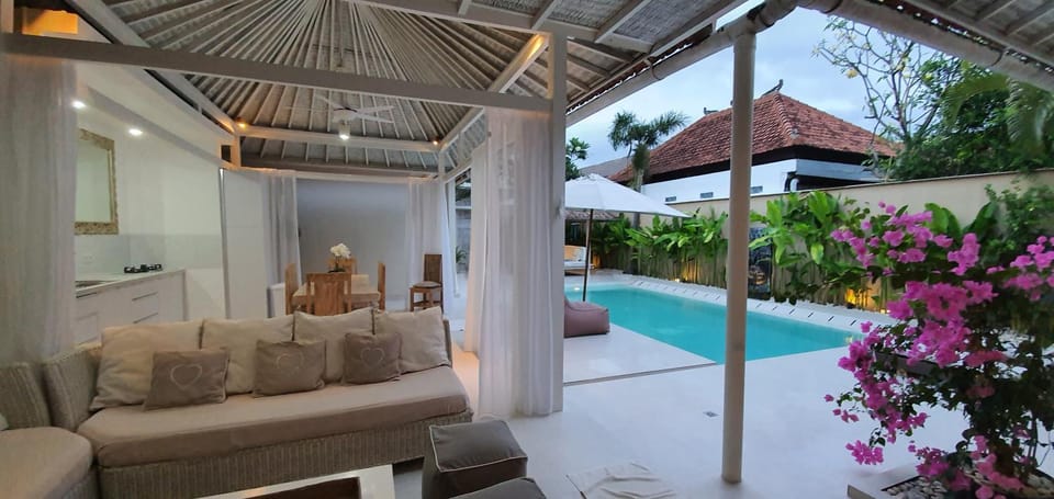Living room, Pool view