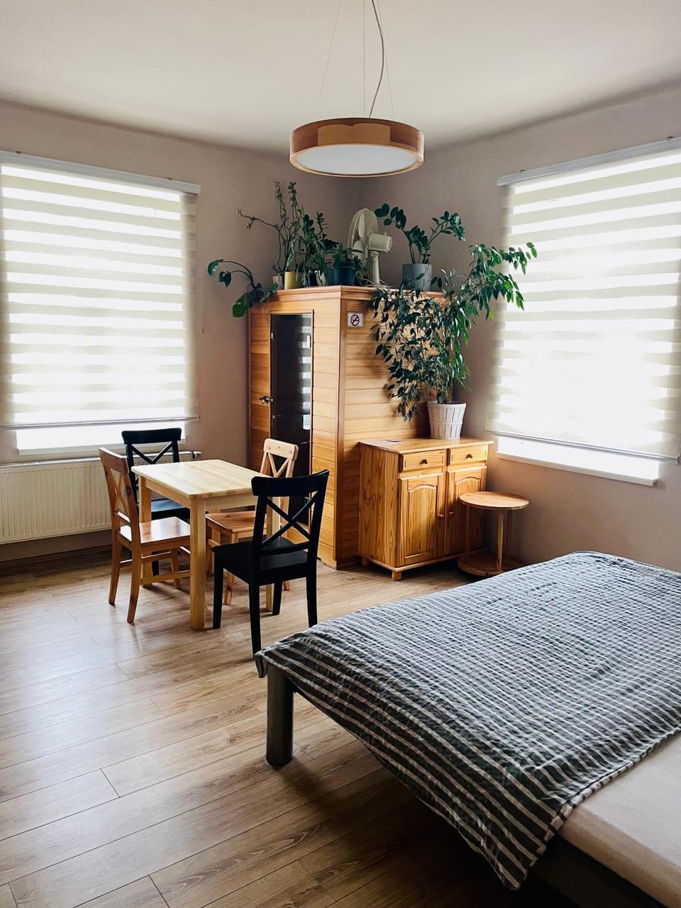 Bed, Living room, Seating area, Dining area, Bedroom