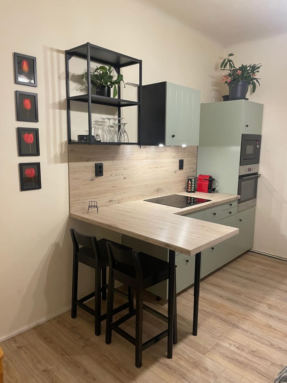Kitchen or kitchenette, stove