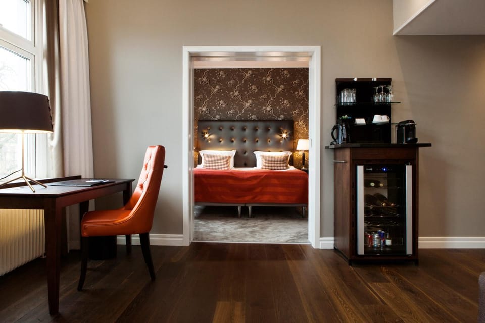Seating area, Bedroom
