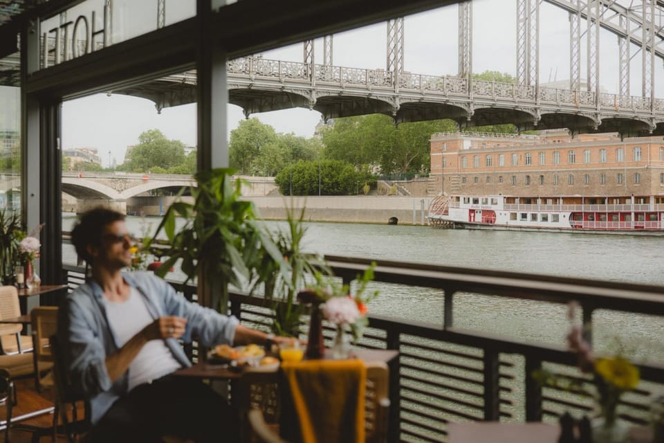 Day, Natural landscape, View (from property/room), Living room, Food and drinks, River view
