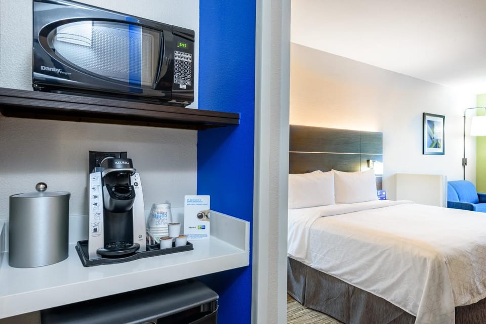 Holiday Inn Express Hotel and Suites Bastrop by IHG Hotel in Bastrop