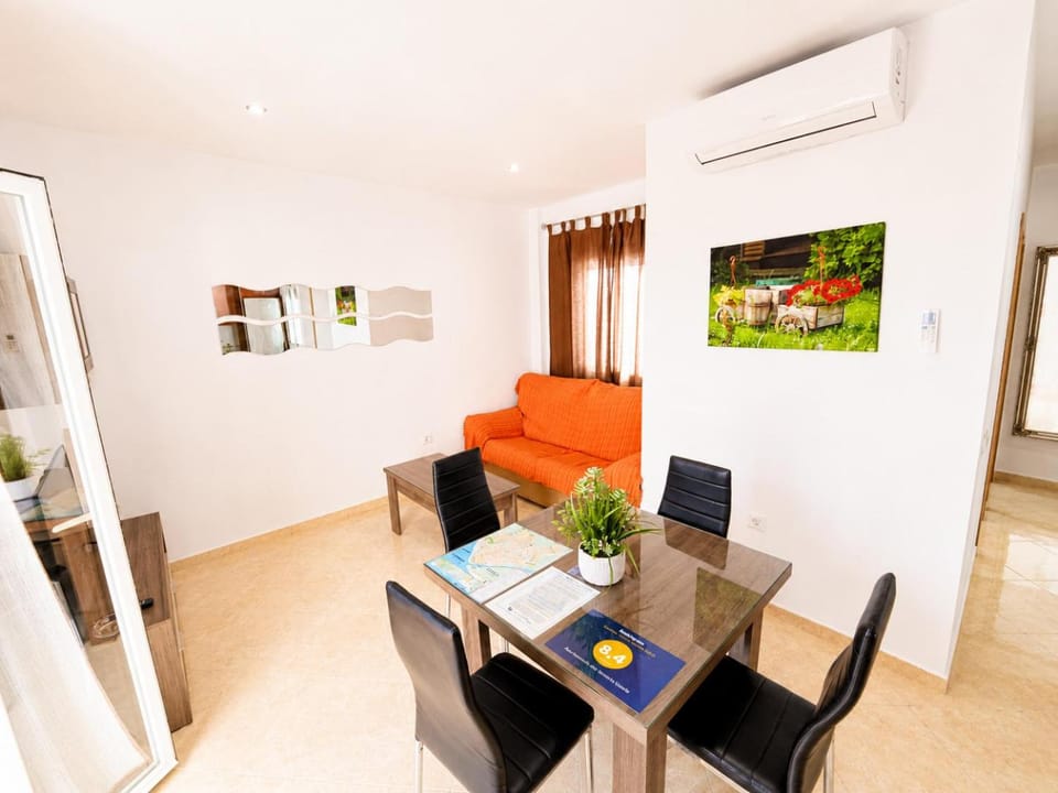 Communal lounge/ TV room, Dining area
