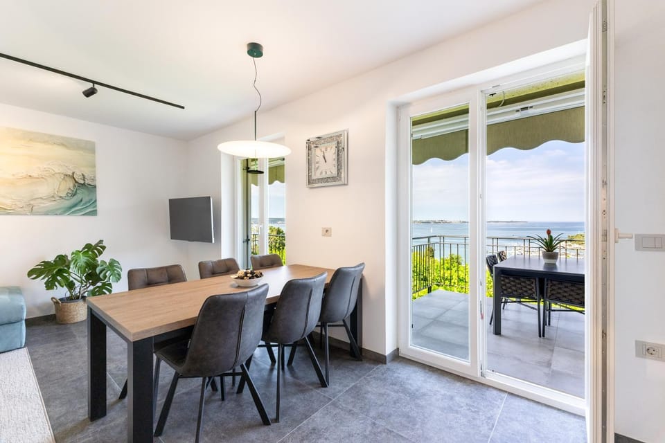 Balcony/Terrace, Living room, Seating area, Dining area, Sea view