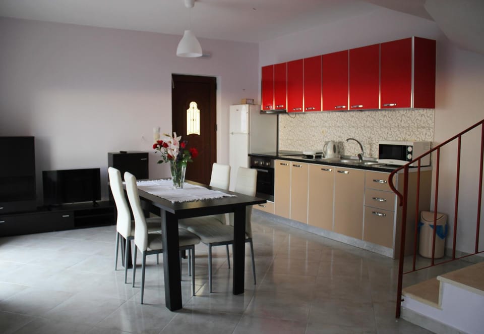 Kitchen or kitchenette, Photo of the whole room, Decorative detail, Dining area, On site
