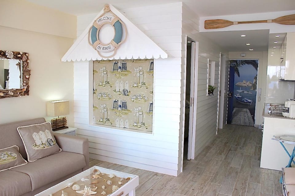 Kitchen or kitchenette, Living room, Seating area