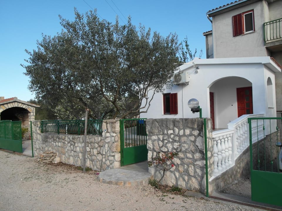 BBQ facilities, Garden, Balcony/Terrace