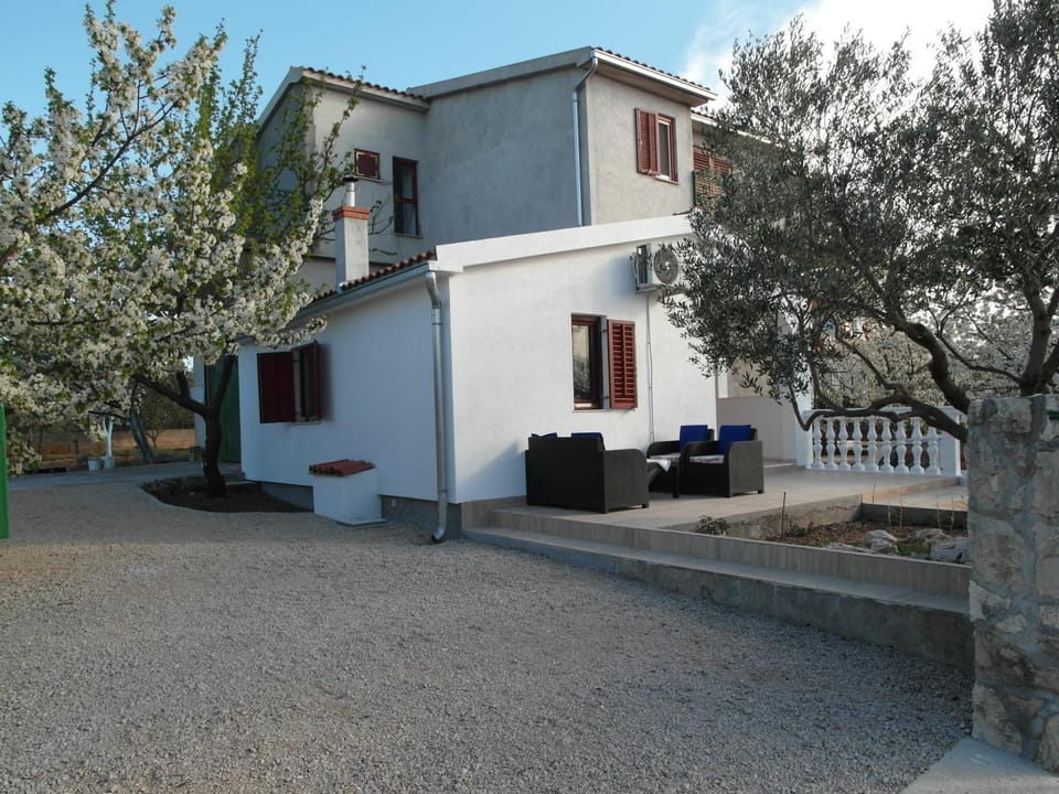 Property building, BBQ facilities, Garden, Balcony/Terrace, Other