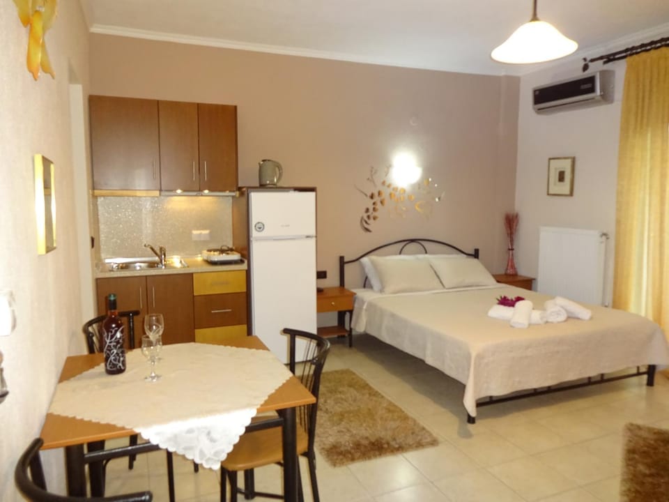 Bed, Photo of the whole room