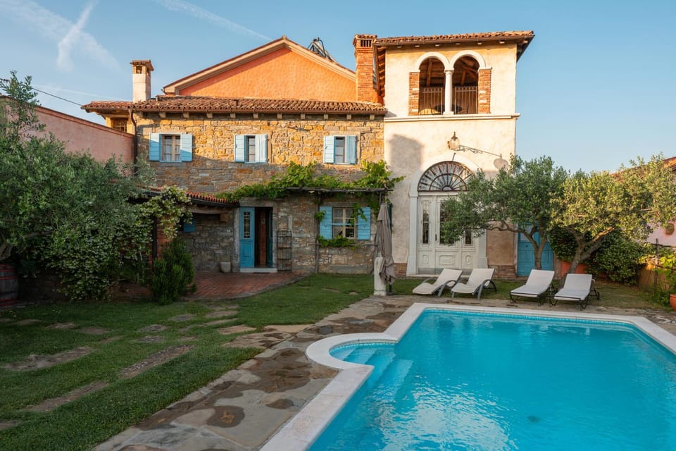 Property building, Day, Garden, Pool view, Swimming pool, sunbed