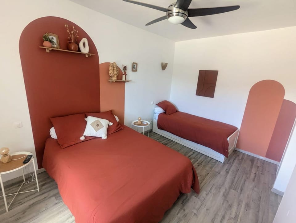 Photo of the whole room, Bedroom