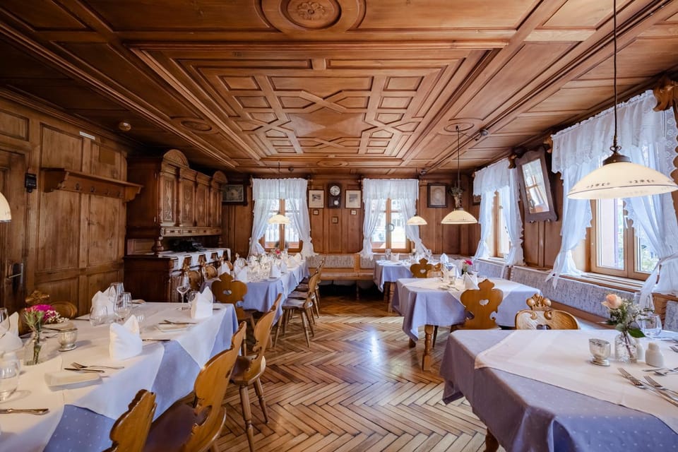 Restaurant/places to eat, Banquet/Function facilities