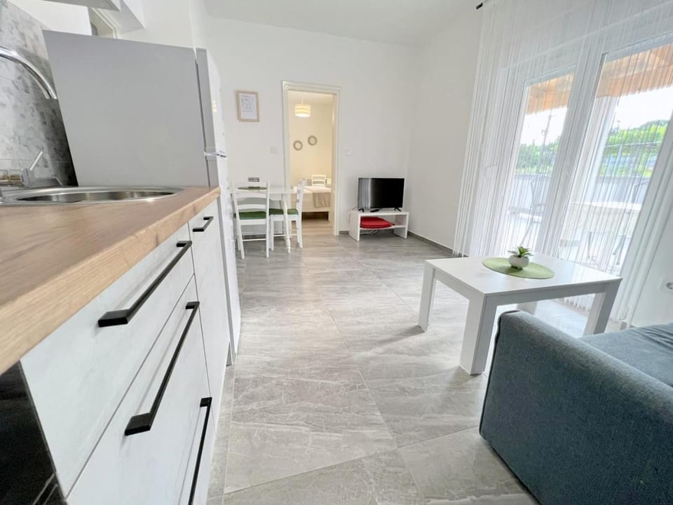 Kitchen or kitchenette, Seating area