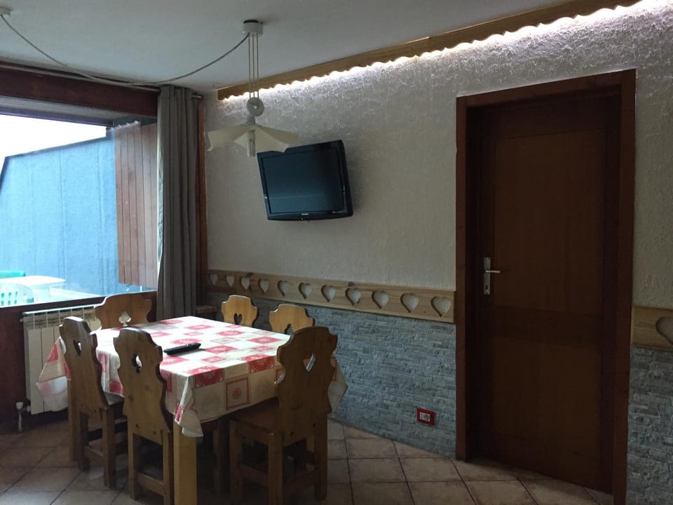 TV and multimedia, Dining area